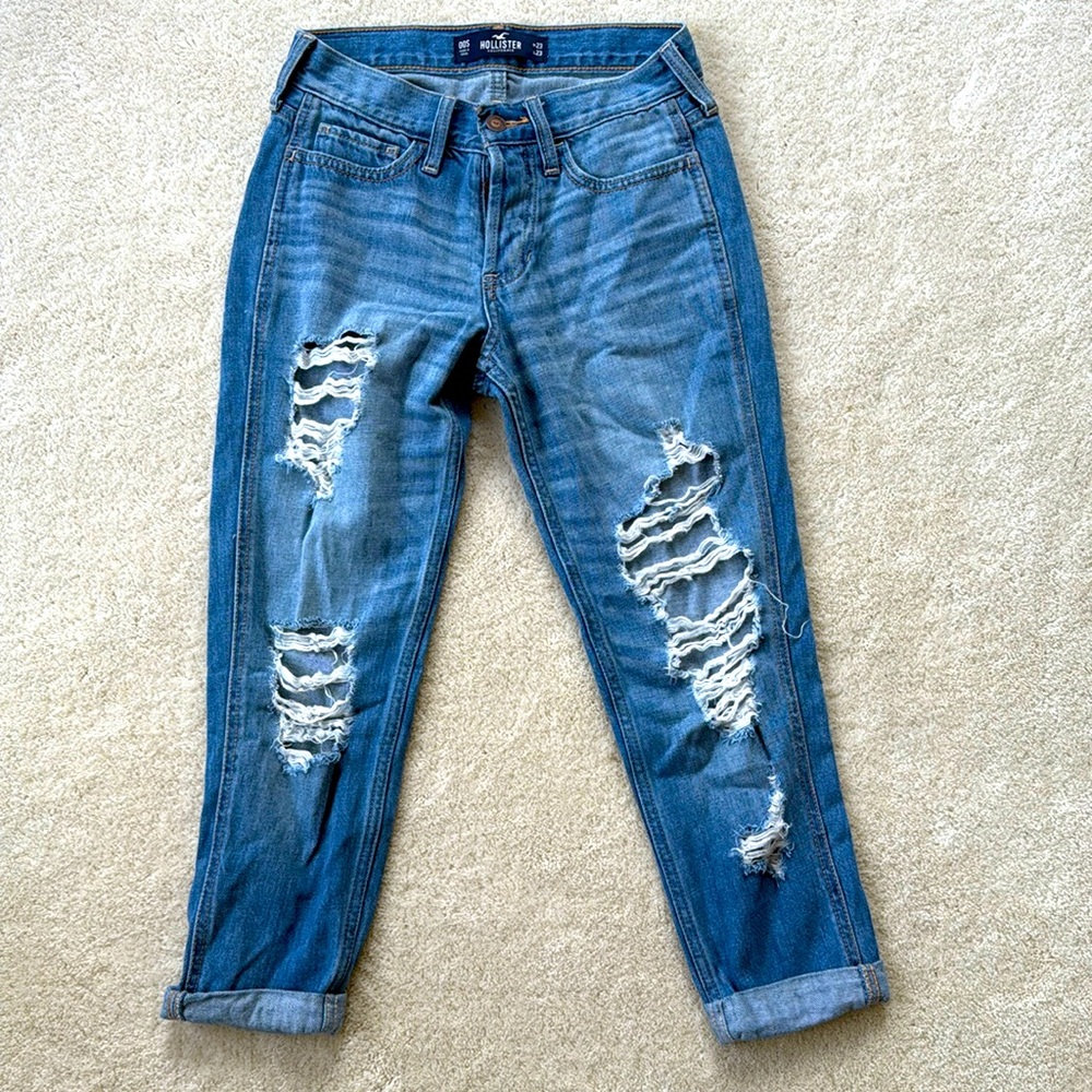 EUC Short Hollister Distressed Boyfriend Jean